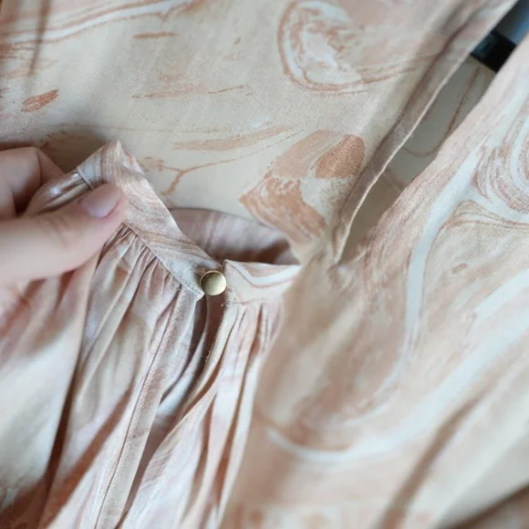 Unique blouse - Picture 3 of 6